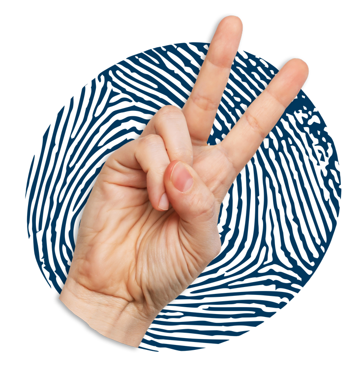 Eine Hand, deren Finger das Peace-Zeichen formen: Zeigefinger und Mittelfinger ausgestreckt und gespreizt und die restlichen Finger Richtung Handinnenfläche zusammengezogen.